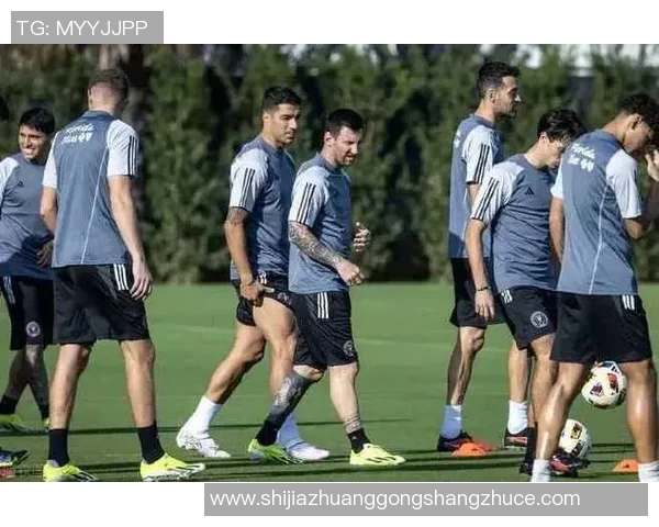 全球足球传奇老一辈球星排名榜回顾与历史影响力分析