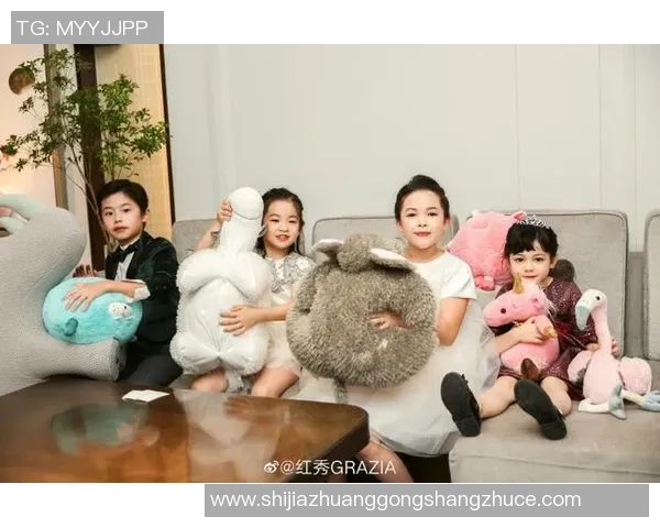 足球巨星们的温馨育儿时光 卡通风格带娃萌趣瞬间大揭秘